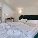 Vip Zdrojowa 6 Apartment *